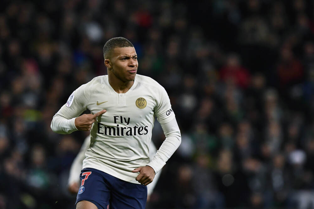 中国科研团队在铁电材料中发现一维带电畴壁